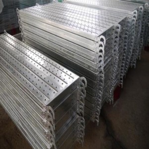 ស៊ុមវន្ទានដើរបង្ហាញម៉ូដ