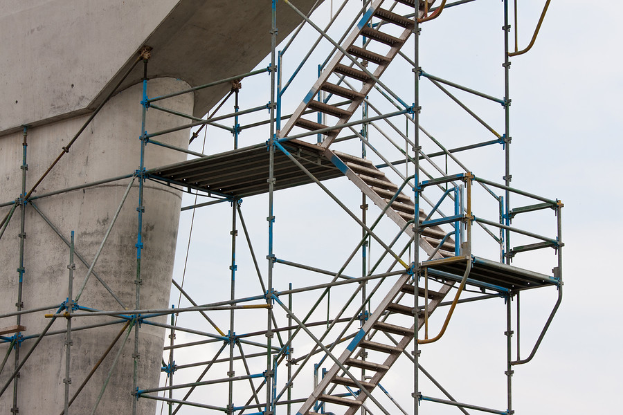 Maualuga ma le puipuia mo le fausiaina o portal scaffolding