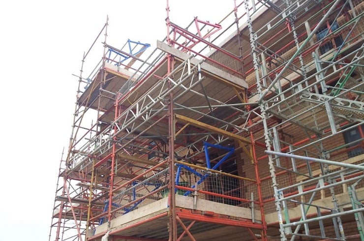 The preventive measures for scaffolding construction sites include the following