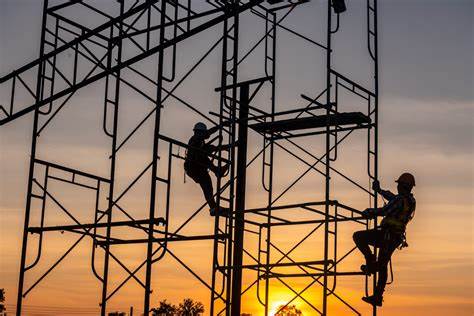 What should be paid attention to when using disc-type scaffolding in the construction of engineering projects