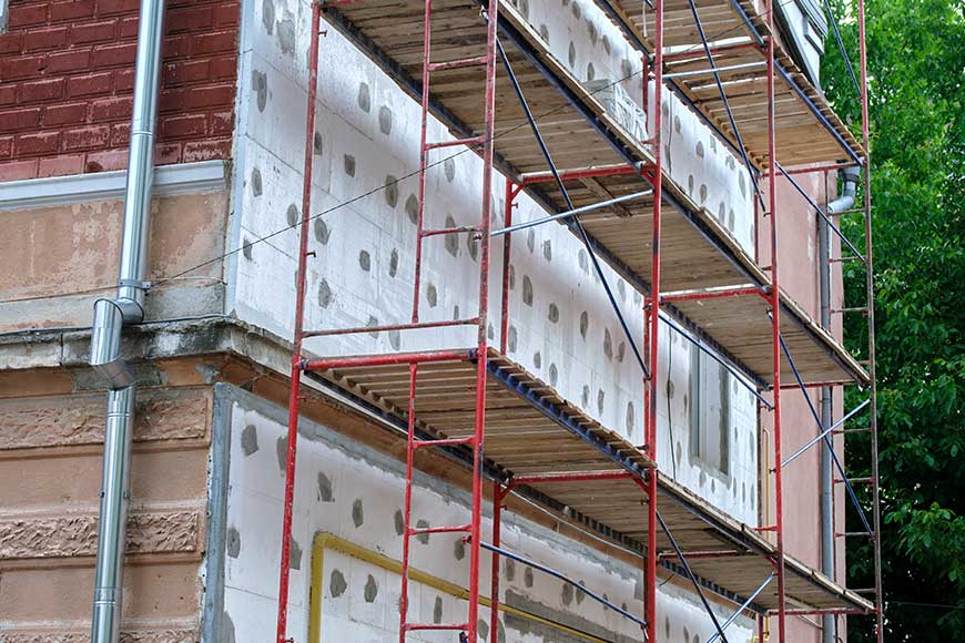 The common option for high-rise scaffolding is cantilever scaffolding