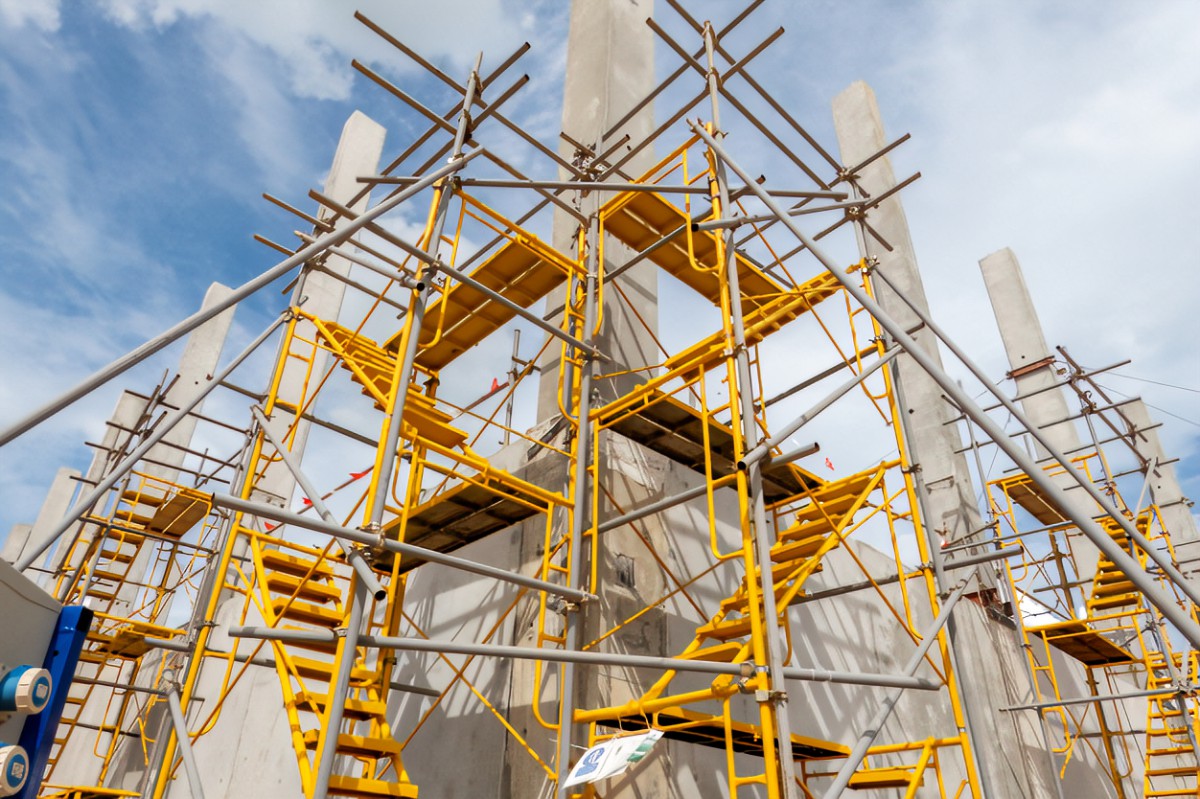 Installation process of cantilever scaffolding