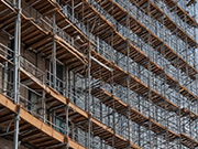 What are the requirements for erecting commonly used industrial double-row scaffolding