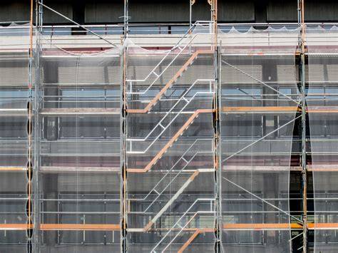 What are the structural characteristics and safety performance of disc-lock scaffolding