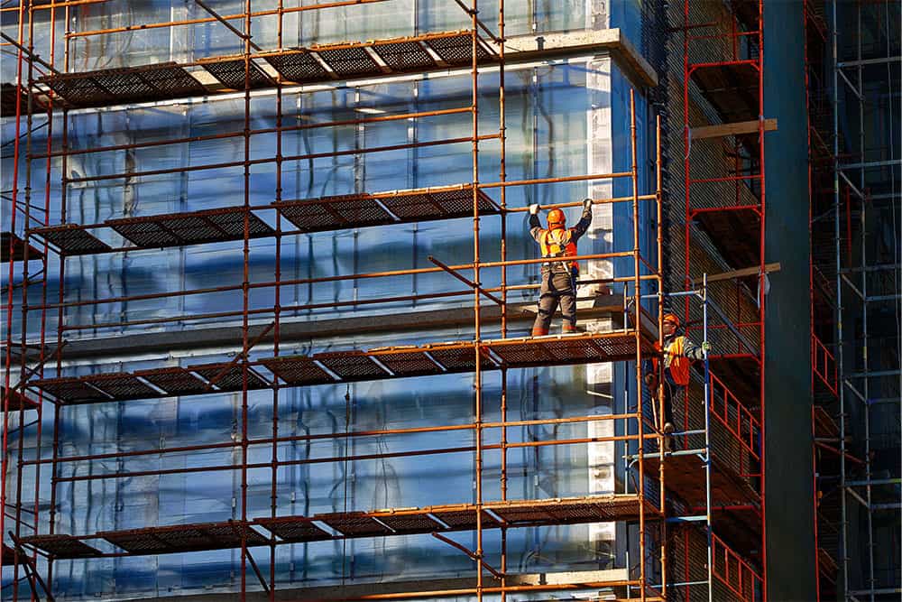 What are the order and precautions for dismantling scaffolding