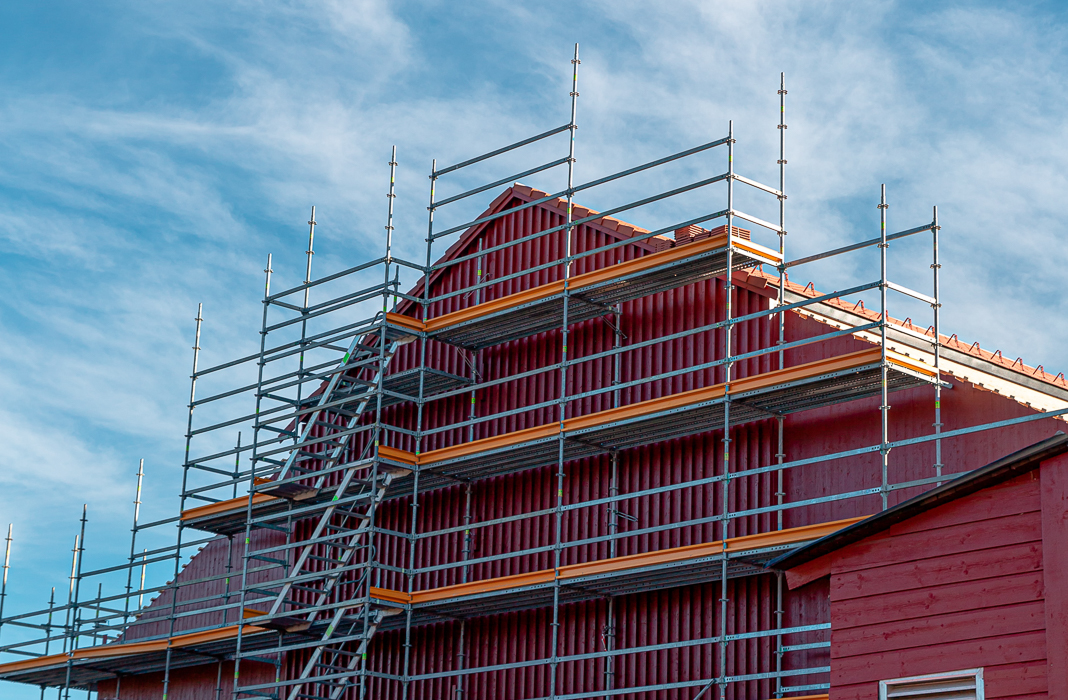 Why does disc-lock scaffolding offer advantages in high load-bearing capacity and large-span construction