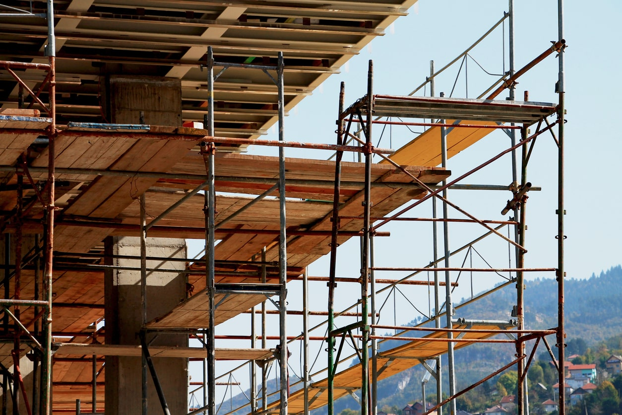What are the advantages of using disc-lock scaffolding commonly used in industrial projects