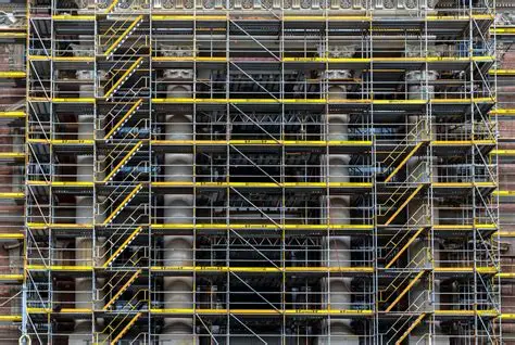 What are the classifications and uses of industrial scaffolding