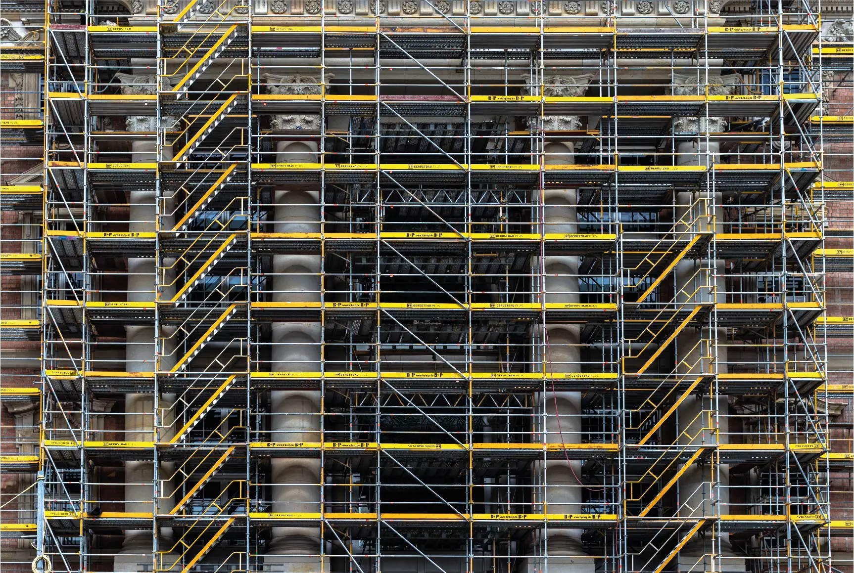 Why is scaffolding construction faster and more economical