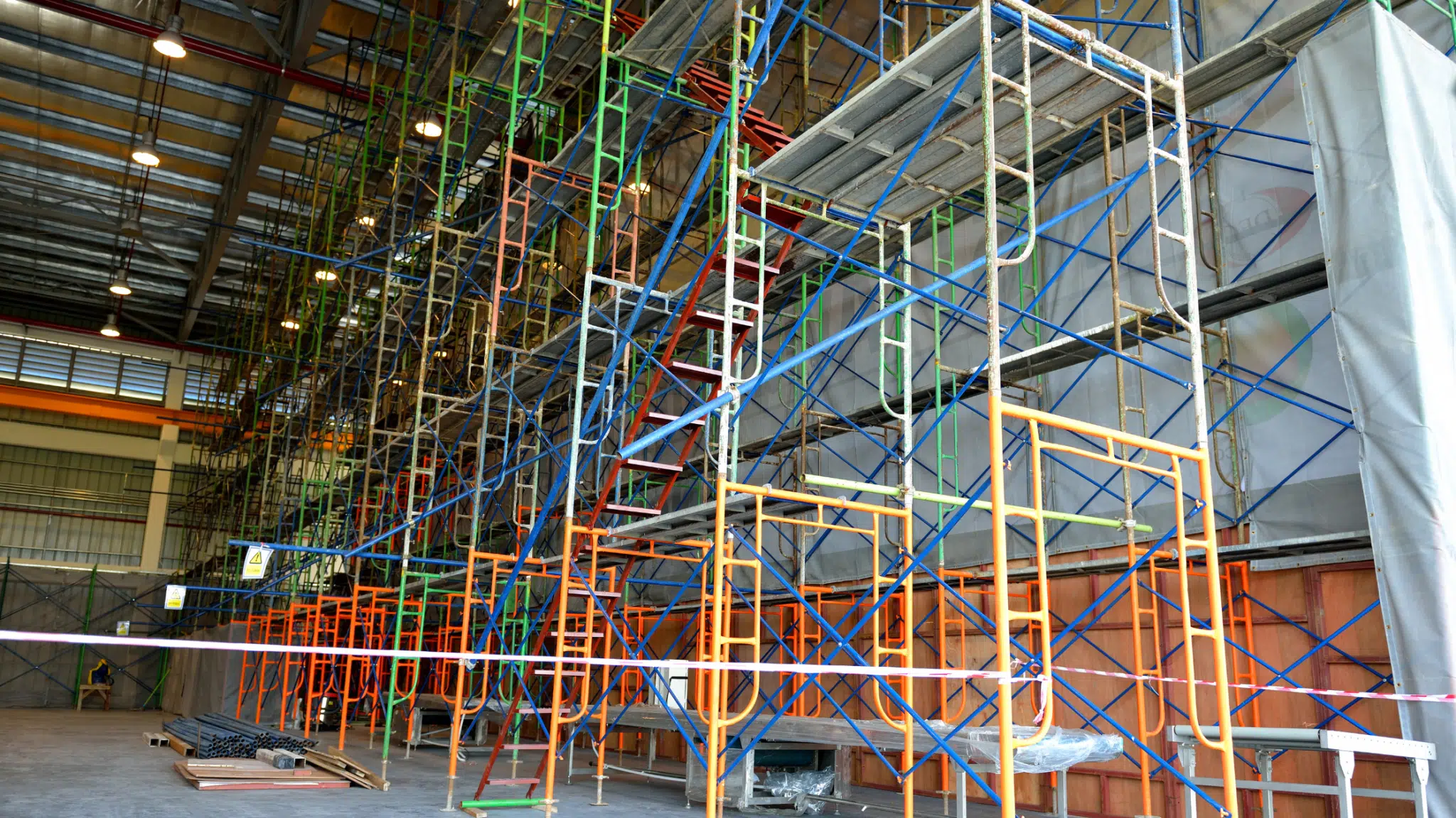 What are the essential precautions to remember when erecting scaffolding