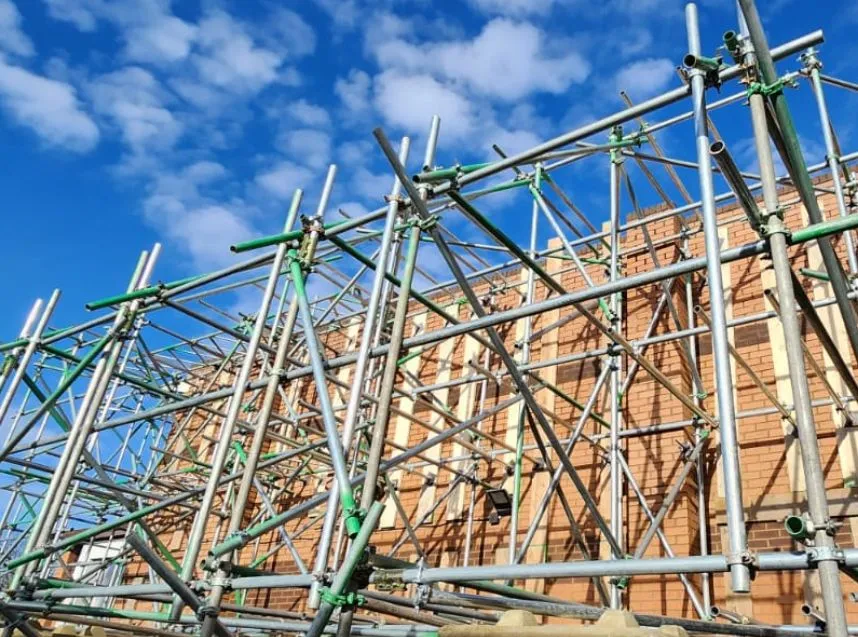What are the safety issues associated with the industrial scaffolding